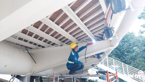 Công viên trên sông làm sai thiết kế vẫn được hoàn công - Ảnh 2. Công viên trên sông làm sai thiết kế vẫn được hoàn công - Ảnh 2.