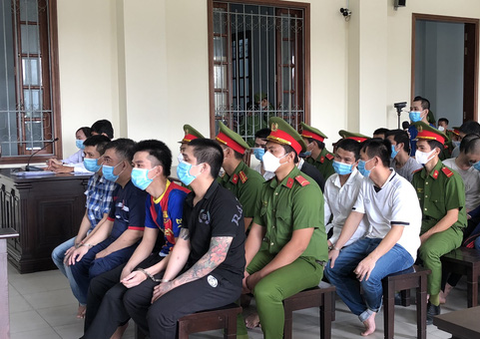 21 án tù sau vụ hỗn chiến với khẩu súng mua ve chai - Ảnh 1. 21 án tù sau vụ hỗn chiến với khẩu súng mua ve chai - Ảnh 1.