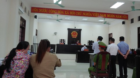 Xét xử cựu nhà báo Phan Bùi Bảo Thy vì lập Facebook nói xấu bí thư, chủ tịch tỉnh Quảng Trị - Ảnh 2. Xét xử cựu nhà báo Phan Bùi Bảo Thy vì lập Facebook nói xấu bí thư, chủ tịch tỉnh Quảng Trị - Ảnh 2.