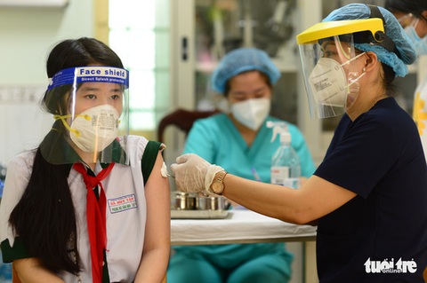 TP.HCM mở cửa nhà hàng, quán ăn: thấy quá đông thì... đừng vào - Ảnh 3. TP.HCM mở cửa nhà hàng, quán ăn: thấy quá đông thì... đừng vào - Ảnh 3.