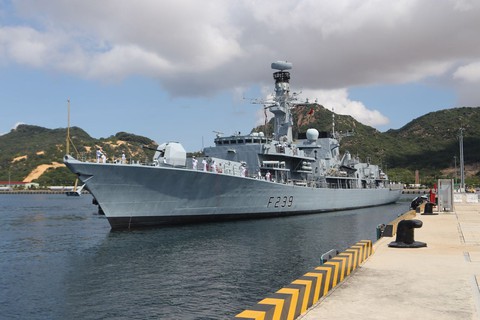 Uy lực của khinh hạm Anh HMS Richmond đang thăm Việt Nam - Ảnh 1. Uy lực của khinh hạm Anh HMS Richmond đang thăm Việt Nam - Ảnh 1.