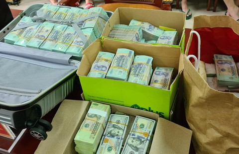 Phá đường dây bài bạc trên mạng, thu giữ nhiều xe sang, tiền mặt chục tỉ - Ảnh 2. Phá đường dây bài bạc trên mạng, thu giữ nhiều xe sang, tiền mặt chục tỉ - Ảnh 2.
