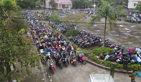 Đình chỉ hiệu trưởng trường tiểu học từ chối cho mượn trường đón dân trở về - Ảnh 1. Đình chỉ hiệu trưởng trường tiểu học từ chối cho mượn trường đón dân trở về - Ảnh 1.
