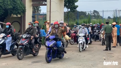 Đồng Nai tiếp tục giúp gần 4.000 công nhân mong muốn về quê - Ảnh 1. Đồng Nai tiếp tục giúp gần 4.000 công nhân mong muốn về quê - Ảnh 1.
