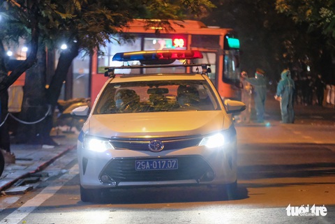 Bắt đầu đưa hơn 1.000 người liên quan chùm ca F0 Bệnh viện Việt Đức đi cách ly - Ảnh 4. Bắt đầu đưa hơn 1.000 người liên quan chùm ca F0 Bệnh viện Việt Đức đi cách ly - Ảnh 4.