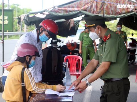 Người về Cần Thơ đã tiêm đủ liều vắc xin ở nhà theo dõi 7 ngày - Ảnh 1. Người về Cần Thơ đã tiêm đủ liều vắc xin ở nhà theo dõi 7 ngày - Ảnh 1.