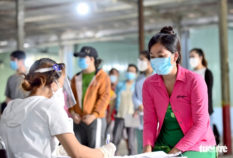 Vừa nhận tiền hỗ trợ đợt 3 thì được tin vui mai đi làm lại rồi - Ảnh 2. Vừa nhận tiền hỗ trợ đợt 3 thì được tin vui mai đi làm lại rồi - Ảnh 2.
