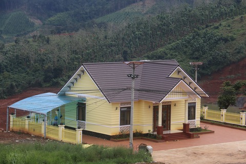 Lấy đất rừng phòng hộ cấp cho... quan chức, doanh nghiệp - Ảnh 1. Lấy đất rừng phòng hộ cấp cho... quan chức, doanh nghiệp - Ảnh 1.