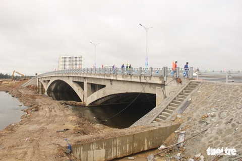 Đà Nẵng đưa vào sử dụng tuyến cầu đường mới đi qua sông Cổ Cò - Ảnh 2. Đà Nẵng đưa vào sử dụng tuyến cầu đường mới đi qua sông Cổ Cò - Ảnh 2.