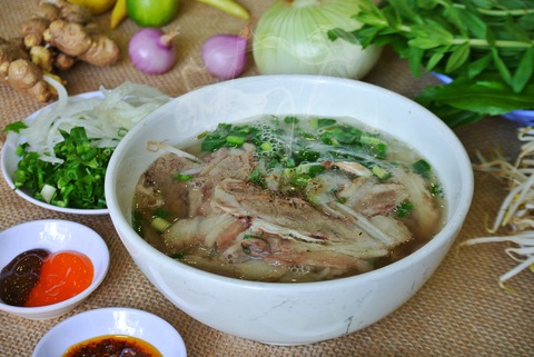 Lựa chọn một tô phở nóng để bắt đầu ngày mới - Ảnh 2. Lựa chọn một tô phở nóng để bắt đầu ngày mới - Ảnh 2.