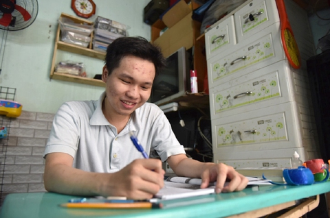 Vươn lên nhờ những tấm gương - Ảnh 1. Vươn lên nhờ những tấm gương - Ảnh 1.