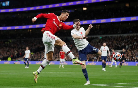 Ronaldo giải cứu HLV Solskjaer - Ảnh 2. Ronaldo giải cứu HLV Solskjaer - Ảnh 2.