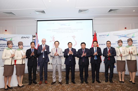 Bamboo Airways công bố đường bay thẳng Việt - Anh với sự chứng kiến của Thủ tướng - Ảnh 1. Bamboo Airways công bố đường bay thẳng Việt - Anh với sự chứng kiến của Thủ tướng - Ảnh 1.