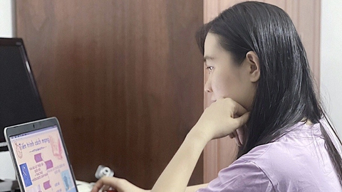 Thầy cô nhìn nhận kiệt sức với dạy online - Ảnh 1. Thầy cô nhìn nhận kiệt sức với dạy online - Ảnh 1.