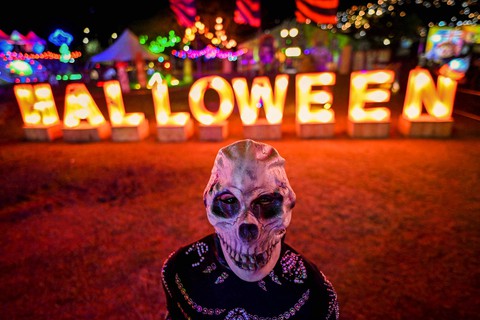 Đủ sắc màu thế giới mừng lễ hội hóa trang Halloween - Ảnh 1. Đủ sắc màu thế giới mừng lễ hội hóa trang Halloween - Ảnh 1.