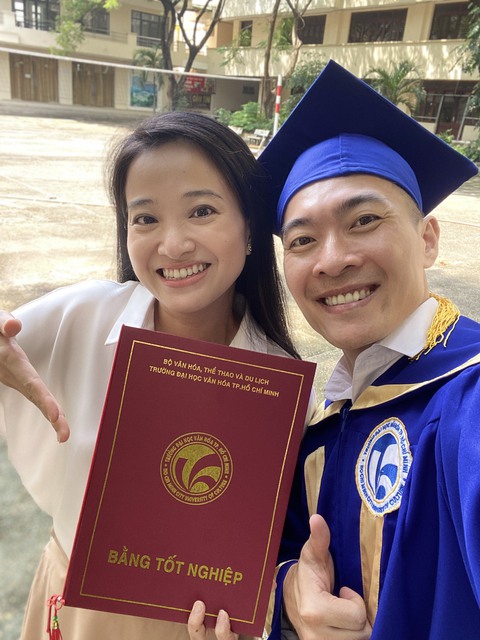 Nghệ sĩ xiếc Giang Quốc Cơ xúc động nhận bằng cử nhân - Ảnh 2. Nghệ sĩ xiếc Giang Quốc Cơ xúc động nhận bằng cử nhân - Ảnh 2.