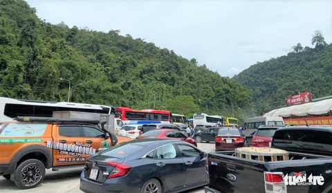 Lượng người lên Đà Lạt tăng đột biến, chốt kiểm soát cửa ngõ Lâm Đồng quá tải - Ảnh 1. Lượng người lên Đà Lạt tăng đột biến, chốt kiểm soát cửa ngõ Lâm Đồng quá tải - Ảnh 1.