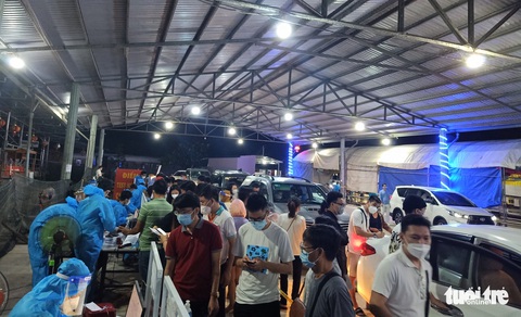 Lượng người lên Đà Lạt tăng đột biến, chốt kiểm soát cửa ngõ Lâm Đồng quá tải - Ảnh 2. Lượng người lên Đà Lạt tăng đột biến, chốt kiểm soát cửa ngõ Lâm Đồng quá tải - Ảnh 2.
