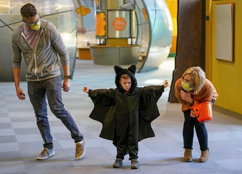 Đủ sắc màu thế giới mừng lễ hội hóa trang Halloween - Ảnh 6. Đủ sắc màu thế giới mừng lễ hội hóa trang Halloween - Ảnh 6.