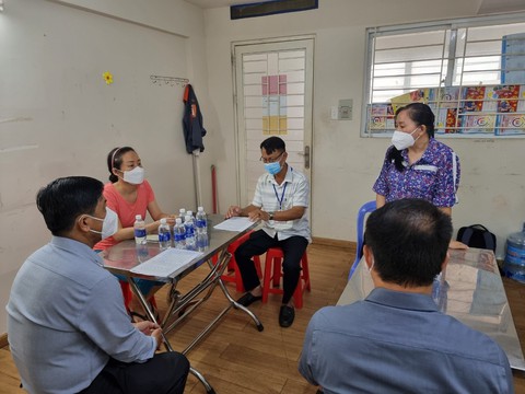 Xử phạt 2 triệu đồng người phụ nữ bị cưỡng chế xét nghiệm COVID-19 - Ảnh 1. Xử phạt 2 triệu đồng người phụ nữ bị cưỡng chế xét nghiệm COVID-19 - Ảnh 1.