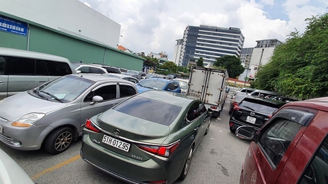 29.000 ôtô chưa đăng kiểm do giãn cách: Lùi ngày xử phạt cho dân nhờ - Ảnh 1. 29.000 ôtô chưa đăng kiểm do giãn cách: Lùi ngày xử phạt cho dân nhờ - Ảnh 1.