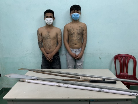 Các bên trong vụ nam thanh niên bị gí roi điện vào người nói gì? - Ảnh 2. Các bên trong vụ nam thanh niên bị gí roi điện vào người nói gì? - Ảnh 2.