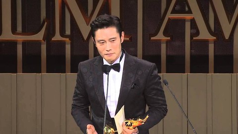 Lee Byung Hun được trao giải thưởng điện ảnh châu Á lần thứ 15 - Ảnh 2. Lee Byung Hun được trao giải thưởng điện ảnh châu Á lần thứ 15 - Ảnh 2.