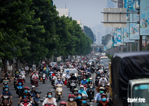 Đường sá TP.HCM đông nghịt như thời chưa giãn cách - Ảnh 3. Đường sá TP.HCM đông nghịt như thời chưa giãn cách - Ảnh 3.