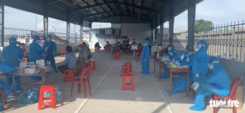 Các tỉnh miền Tây phân luồng để cách ly đối với người về quê bằng xe máy - Ảnh 3. Các tỉnh miền Tây phân luồng để cách ly đối với người về quê bằng xe máy - Ảnh 3.
