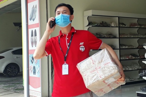 TP.HCM mở cửa một số hoạt động từ 1/10, doanh nghiệp rục rịch trở lại làm việc - Ảnh 1. TP.HCM mở cửa một số hoạt động từ 1/10, doanh nghiệp rục rịch trở lại làm việc - Ảnh 1.
