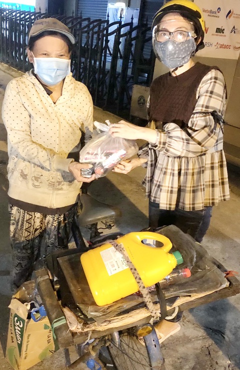 Hơn 3.000 bài thi Tình người nơi tuyến đầu phòng chống dịch COVID-19 - Ảnh 1. Hơn 3.000 bài thi Tình người nơi tuyến đầu phòng chống dịch COVID-19 - Ảnh 1.