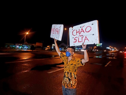 Dùng hết thịt, củ dự trữ trong nhà nấu ăn cho bà con về quê - Ảnh 3. Dùng hết thịt, củ dự trữ trong nhà nấu ăn cho bà con về quê - Ảnh 3.