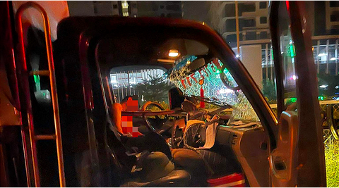 Giải cứu tài xế xe tải bị trọng thương, mắc kẹt trong cabin sau tai nạn - Ảnh 1. Giải cứu tài xế xe tải bị trọng thương, mắc kẹt trong cabin sau tai nạn - Ảnh 1.