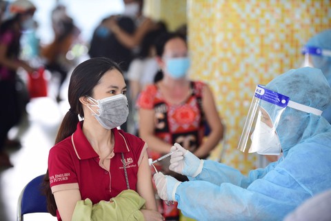 TP.HCM thêm hơn 1,1 triệu liều vắc xin Vero Cell và Comirnaty - Ảnh 1. TP.HCM thêm hơn 1,1 triệu liều vắc xin Vero Cell và Comirnaty - Ảnh 1.