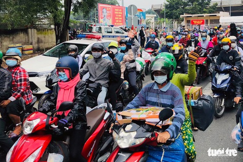 Đồng Nai đang đưa thêm gần 20.000 lao động về quê - Ảnh 6. Đồng Nai đang đưa thêm gần 20.000 lao động về quê - Ảnh 6.