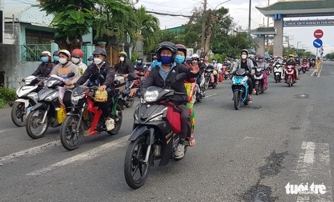 Hơn 35.000 bà con về quê, chủ tịch An Giang: Tiếp nhận chu đáo, nghĩa tình - Ảnh 1. Hơn 35.000 bà con về quê, chủ tịch An Giang: Tiếp nhận chu đáo, nghĩa tình - Ảnh 1.