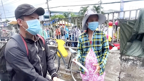 Người phụ nữ ôm bụng bầu 8 tháng cùng chồng về quê bằng xe đạp và cái kết có hậu - Ảnh 3. Người phụ nữ ôm bụng bầu 8 tháng cùng chồng về quê bằng xe đạp và cái kết có hậu - Ảnh 3.