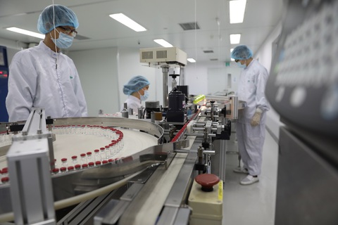 Ngoại giao vắc xin: Chiến lược giúp Việt Nam đạt miễn dịch cộng đồng - Ảnh 5. Ngoại giao vắc xin: Chiến lược giúp Việt Nam đạt miễn dịch cộng đồng - Ảnh 5.