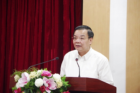 Chủ tịch Hà Nội nói gì trước đề xuất mở lại hàng không và cho học sinh đến trường? - Ảnh 1. Chủ tịch Hà Nội nói gì trước đề xuất mở lại hàng không và cho học sinh đến trường? - Ảnh 1.