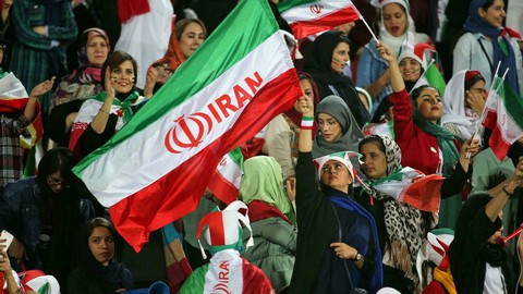 Iran cho phép phụ nữ vào sân xem trận gặp Hàn Quốc ở vòng loại World Cup - Ảnh 1. Iran cho phép phụ nữ vào sân xem trận gặp Hàn Quốc ở vòng loại World Cup - Ảnh 1.