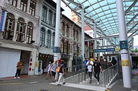 Chính quyền Singapore lo lắng vì dân đi tiêm chui, chọn vắc xin Trung Quốc - Ảnh 1. Chính quyền Singapore lo lắng vì dân đi tiêm chui, chọn vắc xin Trung Quốc - Ảnh 1.