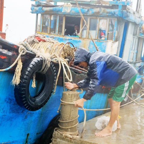 Quảng Nam: Miền núi yêu cầu sơ tán dân, suối bắt đầu chảy xiết - Ảnh 1. Quảng Nam: Miền núi yêu cầu sơ tán dân, suối bắt đầu chảy xiết - Ảnh 1.