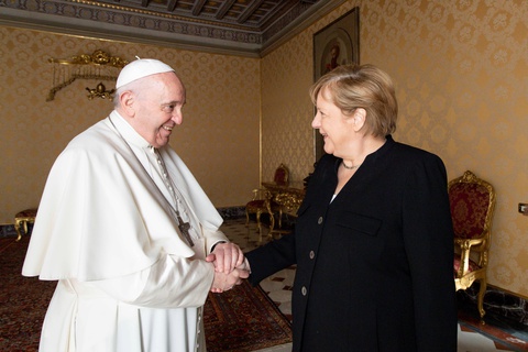 Thủ tướng Merkel thăm Giáo hoàng Francis trước khi mãn nhiệm - Ảnh 1. Thủ tướng Merkel thăm Giáo hoàng Francis trước khi mãn nhiệm - Ảnh 1.