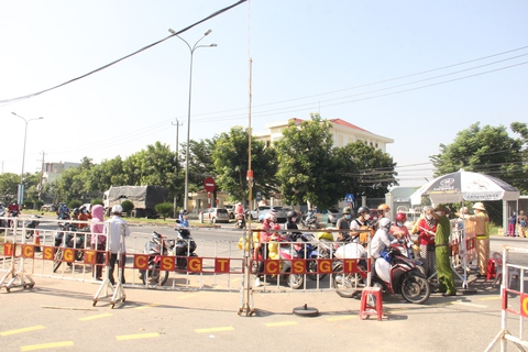 Người qua lại Quảng Nam - Đà Nẵng không cần giấy xét nghiệm nếu tiêm đủ liều - Ảnh 1. Người qua lại Quảng Nam - Đà Nẵng không cần giấy xét nghiệm nếu tiêm đủ liều - Ảnh 1.