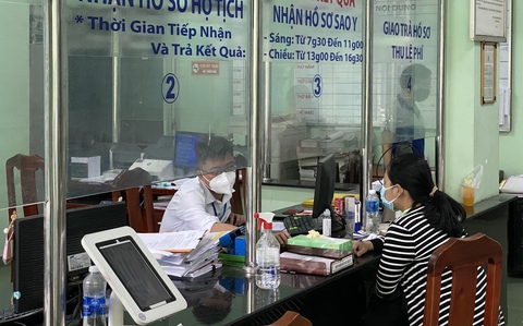 HỎI - ĐÁP về dịch COVID-19: Đi làm giấy tờ trở lại ra sao lúc này? - Ảnh 1. HỎI - ĐÁP về dịch COVID-19: Đi làm giấy tờ trở lại ra sao lúc này? - Ảnh 1.
