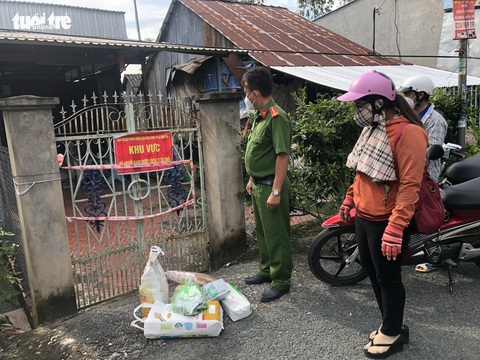 Các tỉnh miền Tây đã cho người dân cách ly tại nhà - Ảnh 2. Các tỉnh miền Tây đã cho người dân cách ly tại nhà - Ảnh 2.