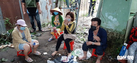 Hàng chục trinh sát vây bắt ổ cờ bạc có người cảnh giới tinh vi - Ảnh 3. Hàng chục trinh sát vây bắt ổ cờ bạc có người cảnh giới tinh vi - Ảnh 3.