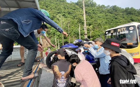 Nghệ An điều xe buýt, xe khách chở người dân về quê - Ảnh 5. Nghệ An điều xe buýt, xe khách chở người dân về quê - Ảnh 5.