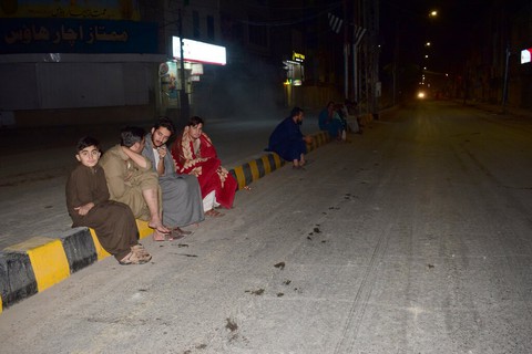 Động đất ở Pakistan, ít nhất 20 người chết, 300 người bị thương - Ảnh 2. Động đất ở Pakistan, ít nhất 20 người chết, 300 người bị thương - Ảnh 2.