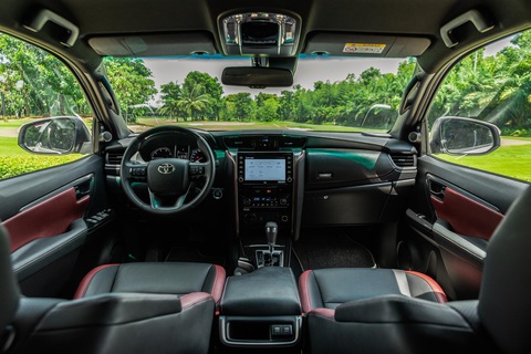 Bán ra hơn một năm, vì sao Toyota Fortuner Legender vẫn hút khách? - Ảnh 4. Bán ra hơn một năm, vì sao Toyota Fortuner Legender vẫn hút khách? - Ảnh 4.